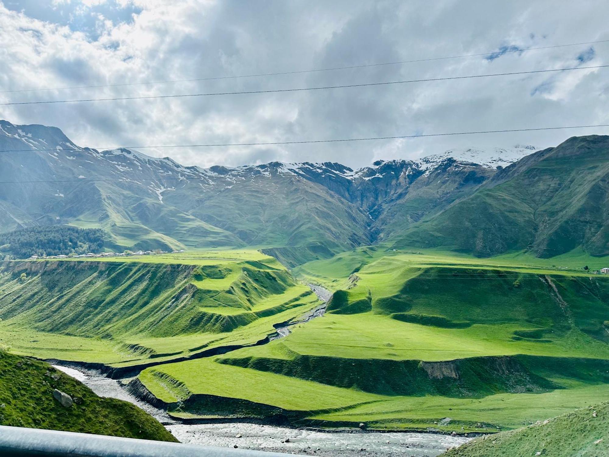 Alpine Escape Kazbegi Villa Ngoại thất bức ảnh